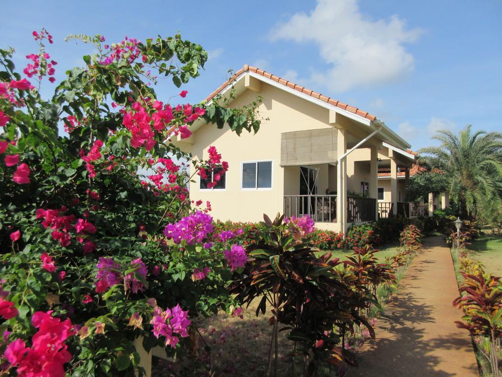 Ao Thai Resort Sathing Phra Bagian luar foto